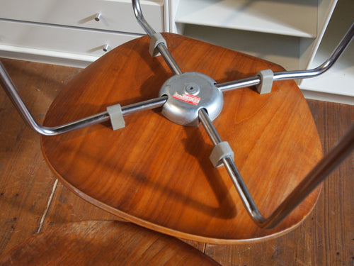 Chaise Arne Jacobsen modèle Série 7